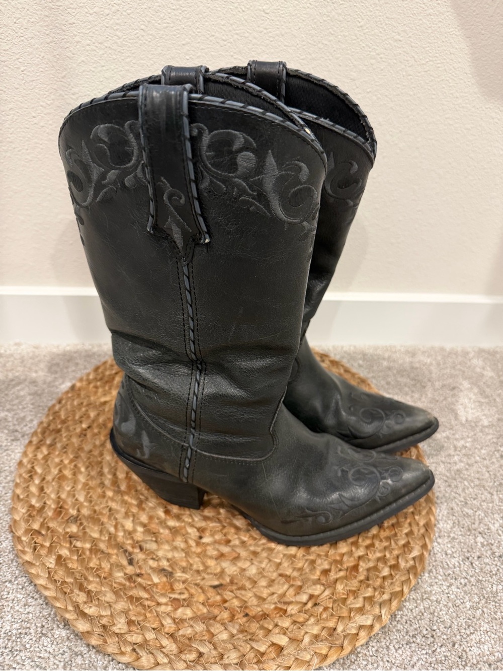 Durango Classic Black Women's Embroidered Western Boots. Size 8. Leather.